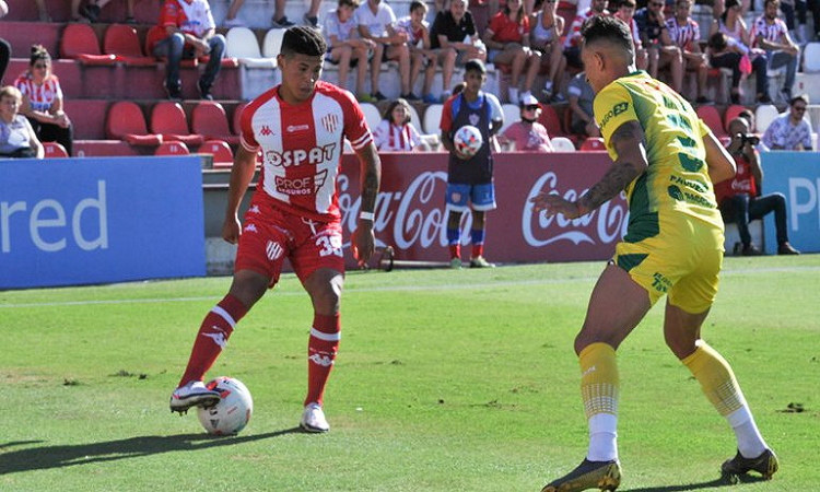 Unión perdió una chance más para clasificarse a la Sudamericana, Defensa le ganó 3 a 2