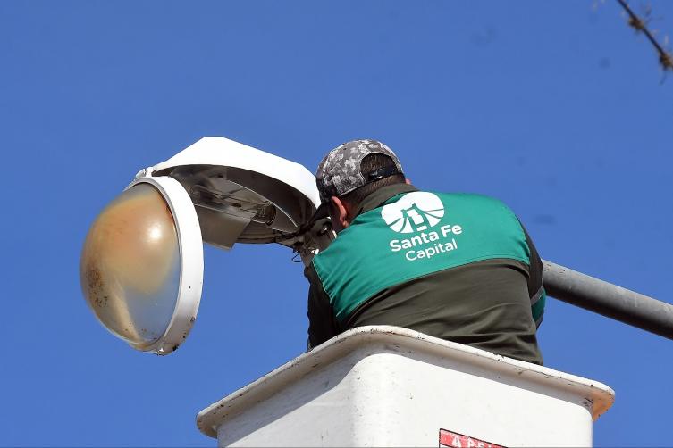 Trabajos de fumigación, iluminación y bacheo para este viernes