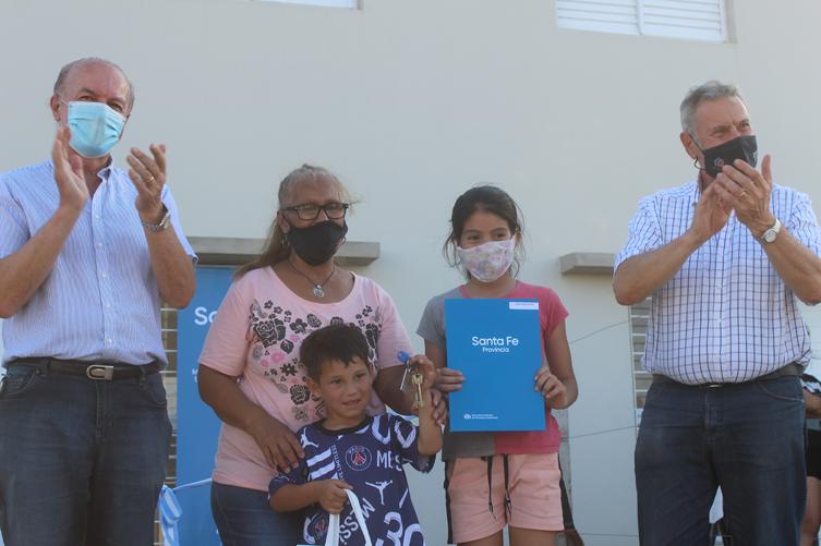La provincia entregó 30 viviendas en barrio Acería 