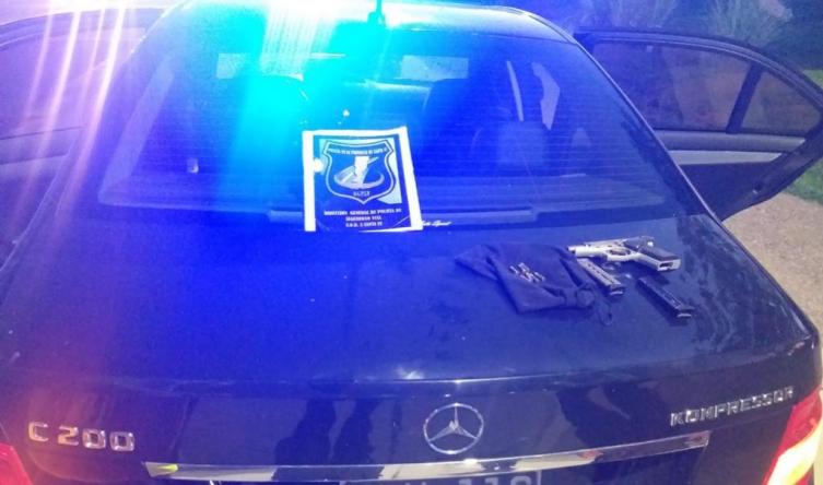 Dos aprehendidos, secuestro de arma y más de un millón de pesos 