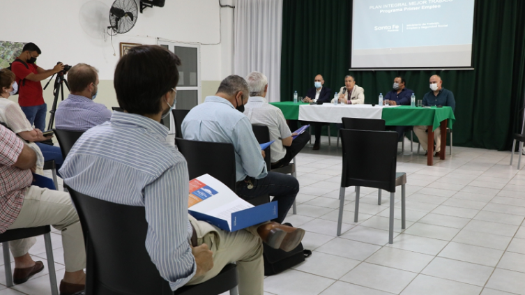 Primer empleo al sindicato de empleados de comercio santafesino 