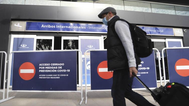 Quienes lleguen desde África deberán realizar aislamiento obligatorio