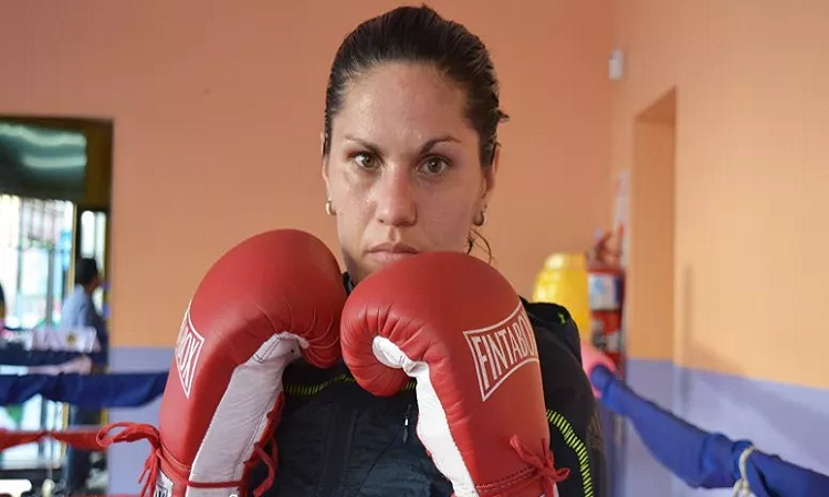 Boxeadora rosarina no peleará por títulos mundiales por ser vacunada con Sputnik