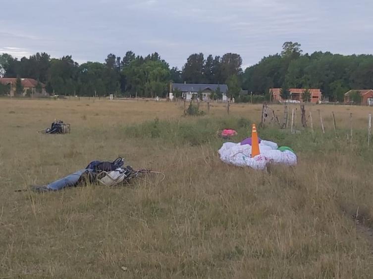 Un hombre murió mientras practicaba vuelos en parapentes 
