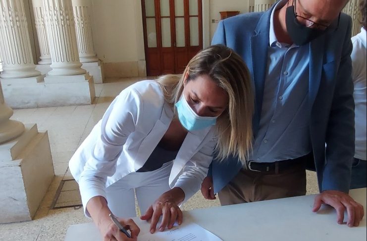 Scarpin y Losada presentaron una nota a Perotti
