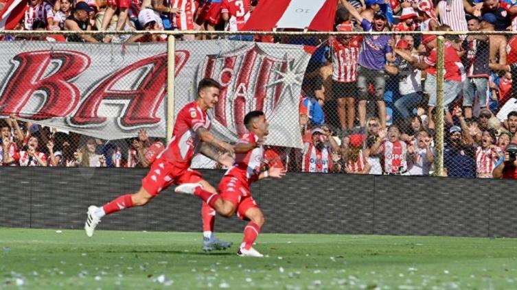 Unión venció a Colón en el clásico y se clasificó a la Sudamericana