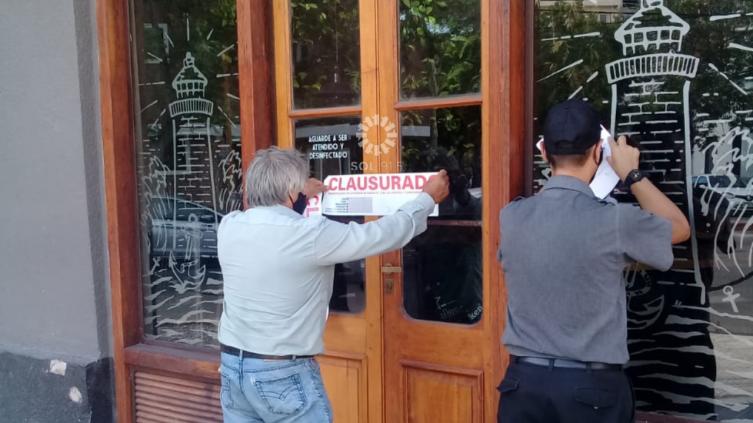 Clausuran dos bares por ruidos molestos