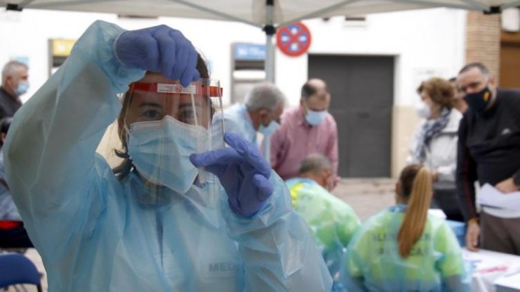 Alarma en Córdoba por un posible brote de contagios de Ómicron
