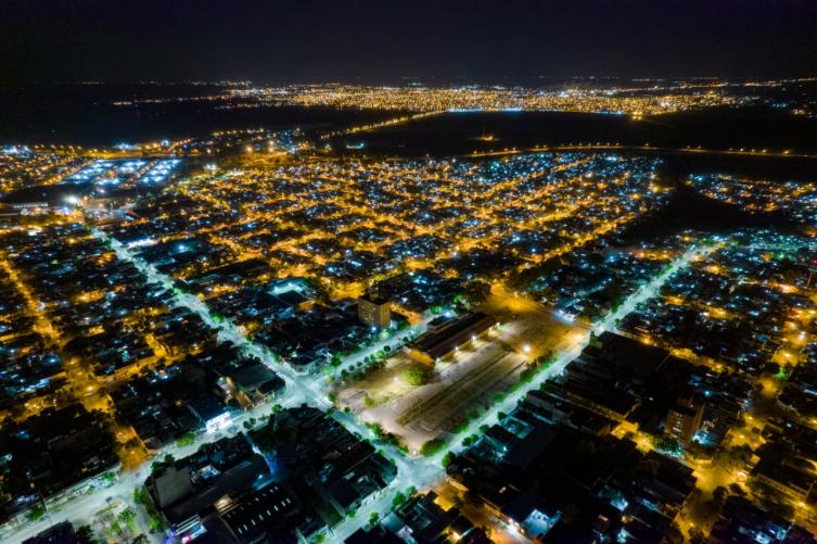 Trabajos de fumigación, iluminación y bacheo en la ciudad