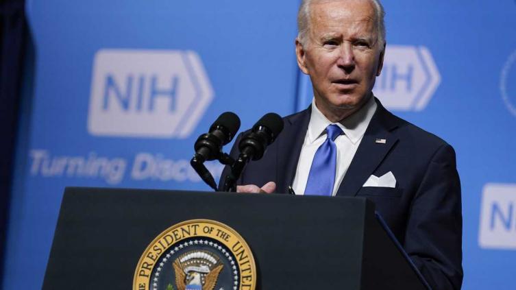 Biden dijo que Ómicron se propagará “mucho más rápidamente”