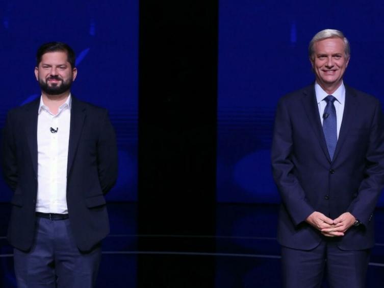 Chile: Boric y Kast cerraron sus campañas para el balotaje del domingo
