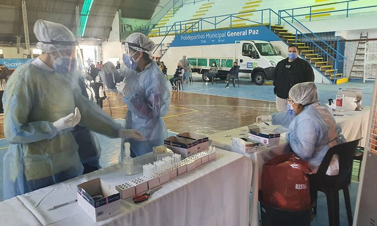 Suben los contagios en Córdoba: 941 casos nuevos