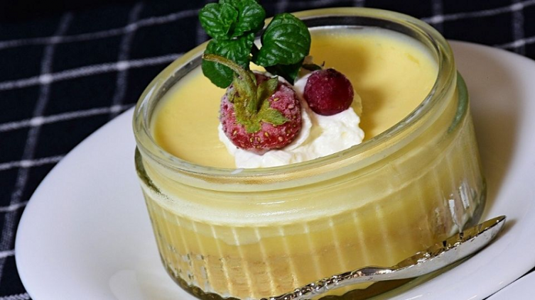 Postre cremoso de limón