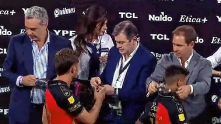 Trofeo de Campeones: Colón recibió la medalla del subcampeón 