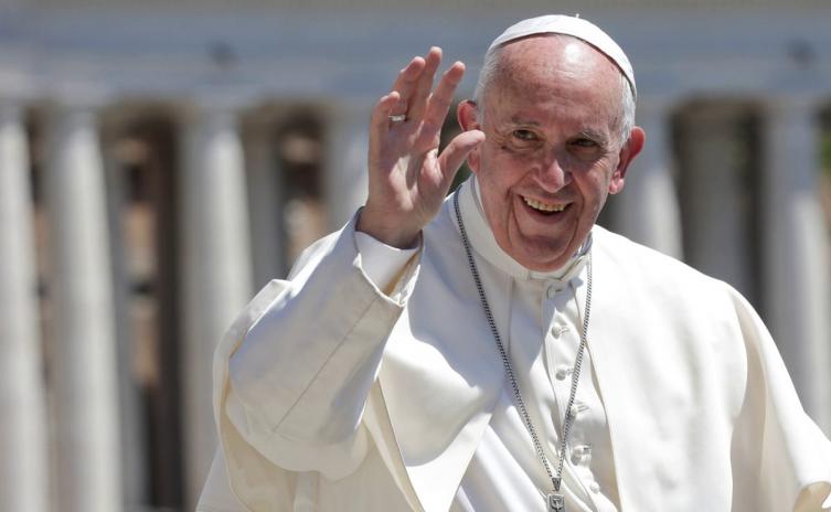El Papa propone tres caminos hacia la paz: dialogo, educación y trabajo