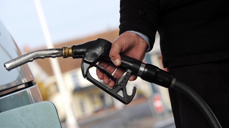 Estacioneros advierten faltante de combustible
