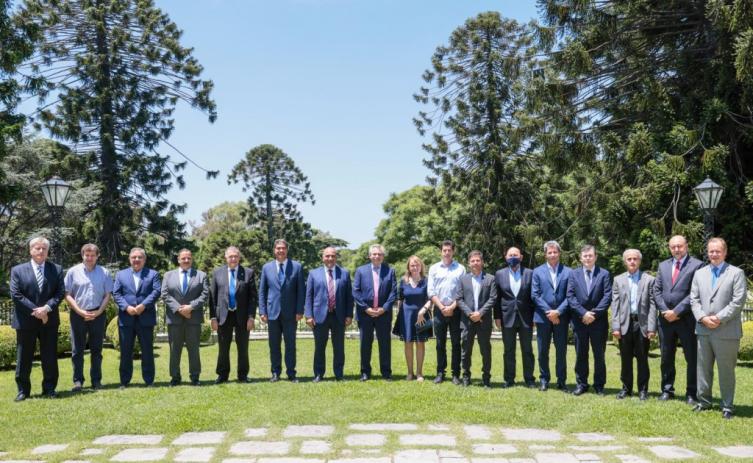 Fernández se reunió a gobernadores peronistas