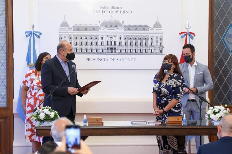 Juraron las ministras de Gobierno, Celia Arena; y de Género, Florencia Marinaro