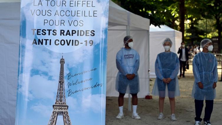 Francia superó el umbral de 100.000 contagios diarios