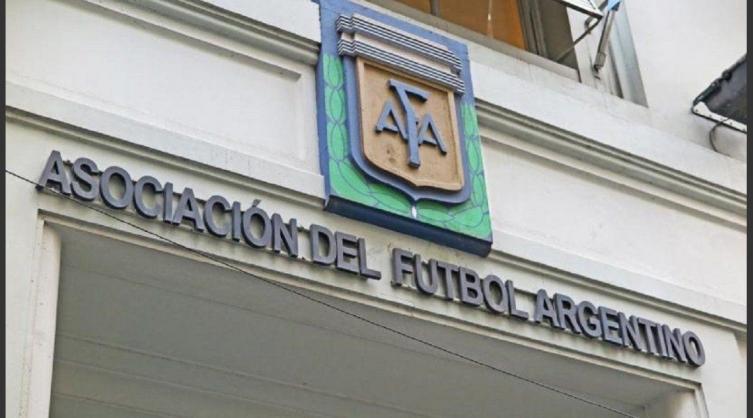 Central es uno de los 15 clubes que buscan remover a Tinelli