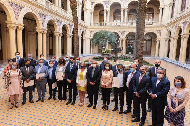 Consenso Fiscal: 23 gobernadores acordaron topes impositivos