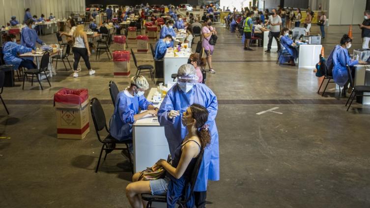 47.663 nuevos contagios de coronavirus en el cierre del año