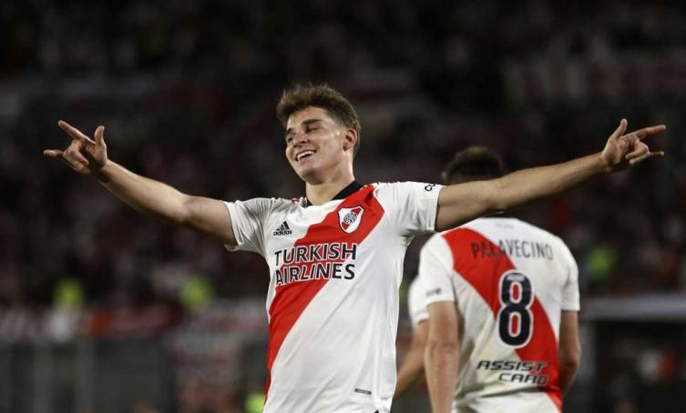 Julián Álvarez fue elegido como el mejor jugador de América en 2021