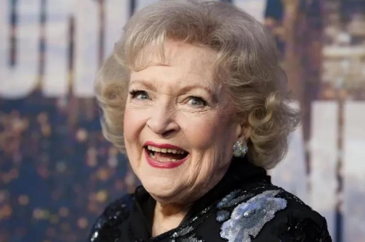 Falleció Betty White a días de cumplir los 100 años