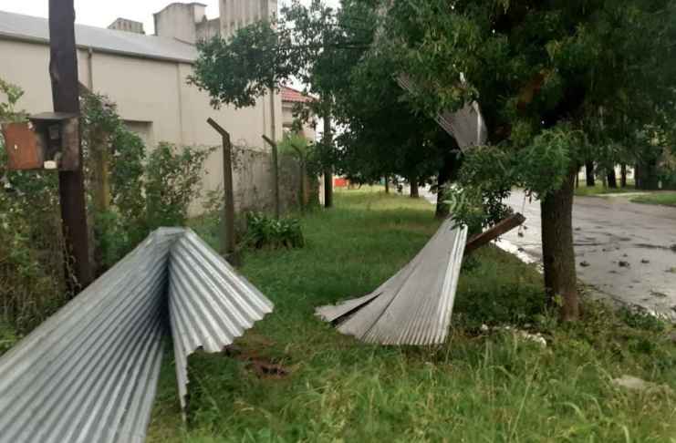 Impactante temporal en Firmat 