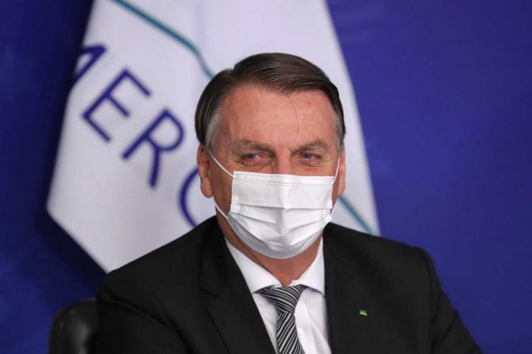 Bolsonaro evoluciona favorablemente tras ser hospitalizado
