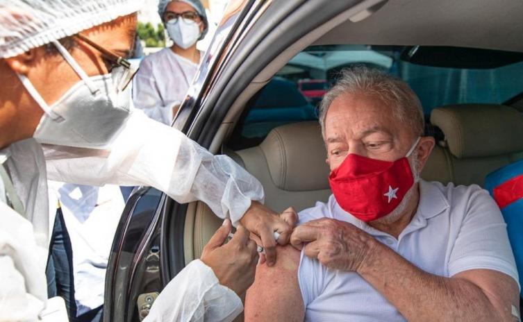 Lula llamó a la vacunación y cuestionó la falta de campaña del Gobierno