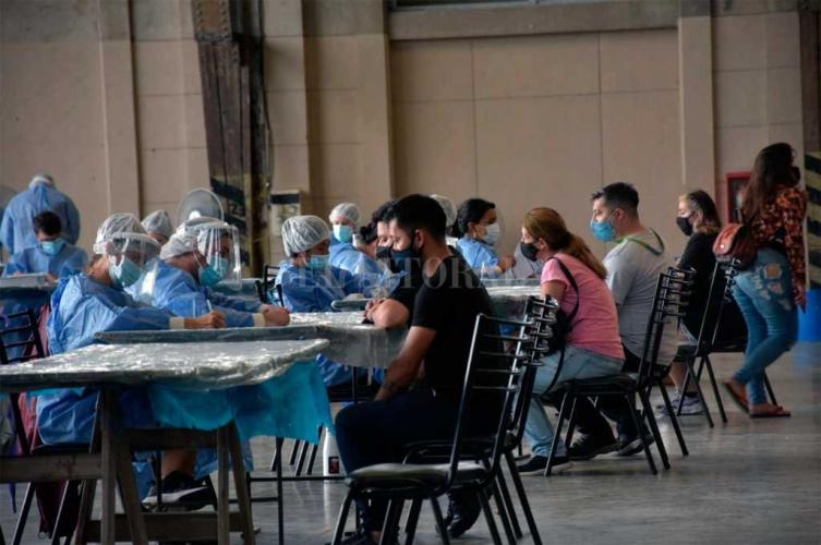 Tres centros de testeos de la ciudad atienden de 8 a 20 hs