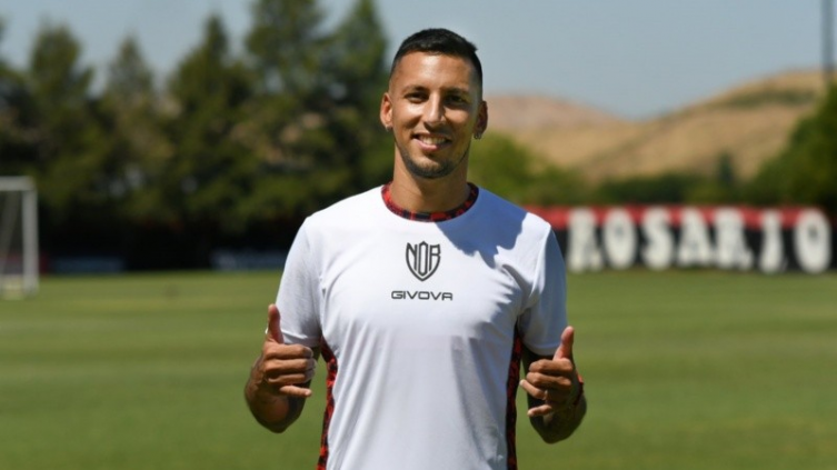 Vangioni firmó, entrenó y tuvo su primera charla con Sanguinetti