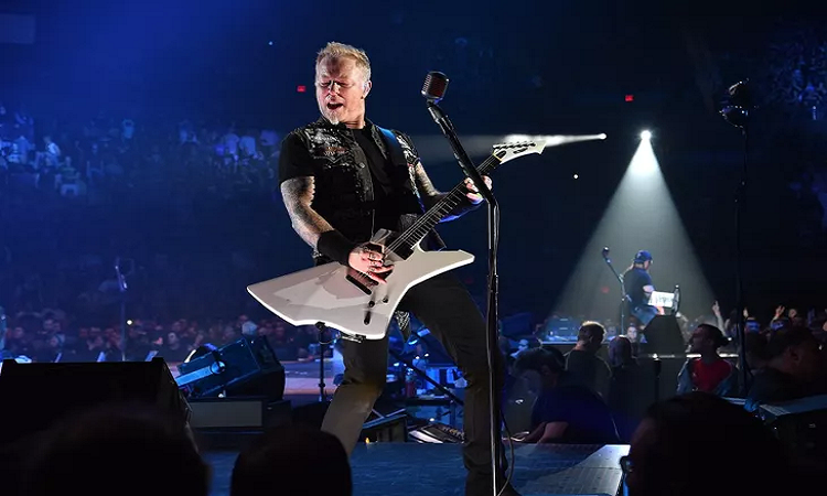 Metallica usa perros para detectar casos de covid en los shows