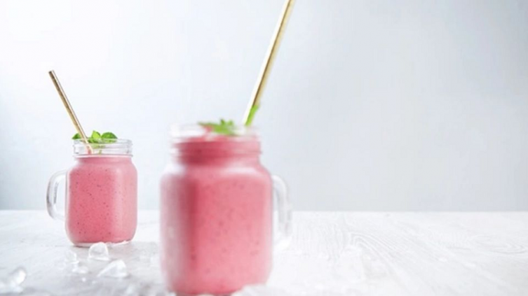 Frappé de frutilla para combatir el calor