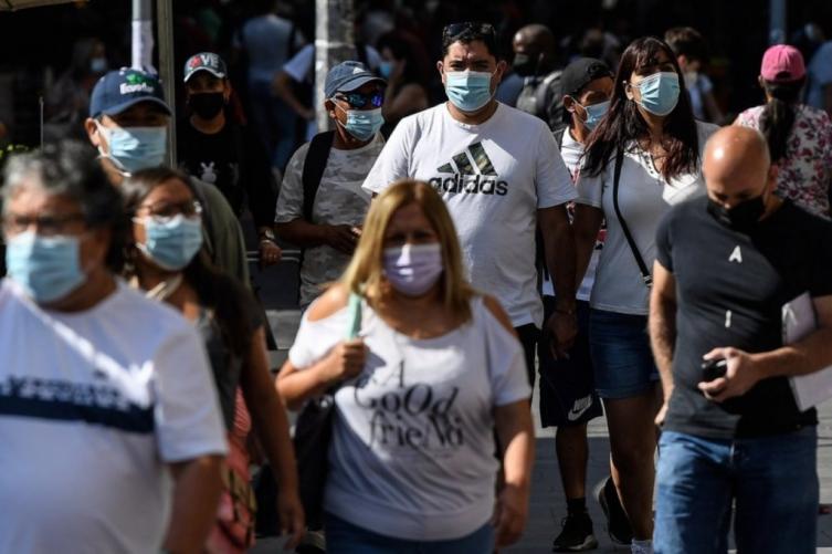Los contagios de Covid-19 se multiplicaron en Chile