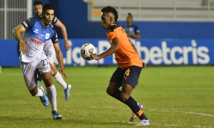 Newell's no convence a Liga de Quito por Reasco 