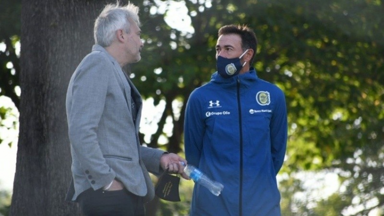Carloni sobre Komar: 