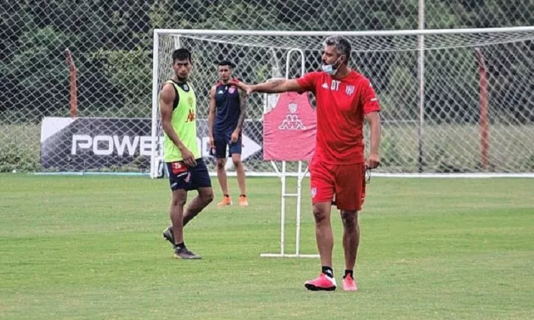 Gustavo Munúa prepara el equipo para enfrentar a River
