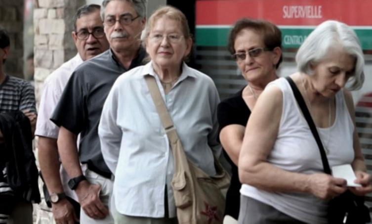El gobierno anunció un aumento del 12% en jubilaciones y pensiones