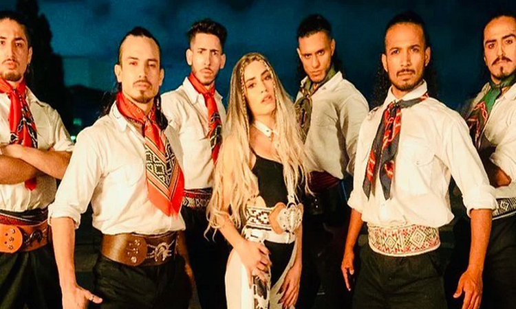 “Como tú”: Lali Espósito se calzó las botas y zapateó con Malevo