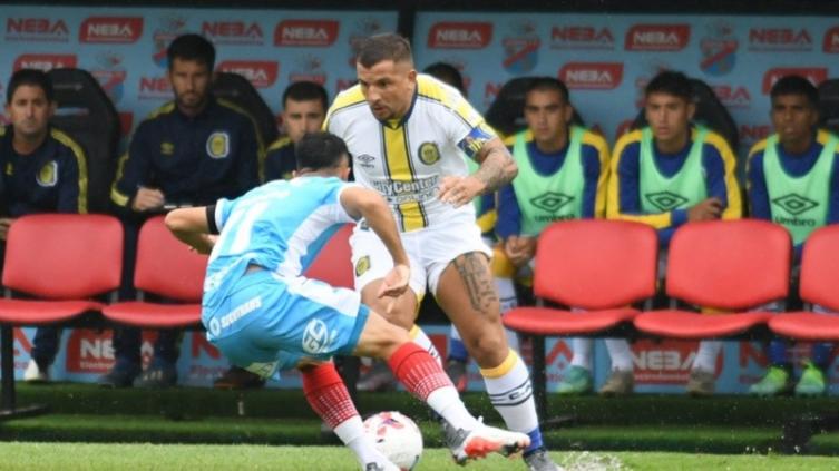 Emiliano Vecchio se quejó por el arbitraje y el estado de la cancha