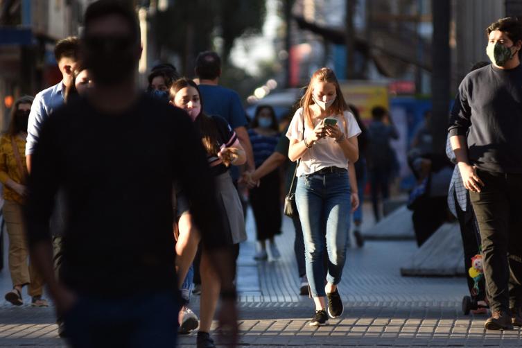 Coronavirus: 697 nuevos casos y cuatro fallecimientos