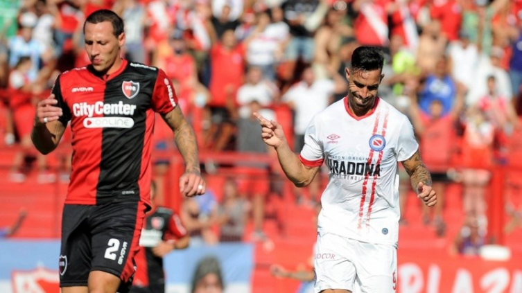 Argentinos goleó a Newell's  en La Paternal