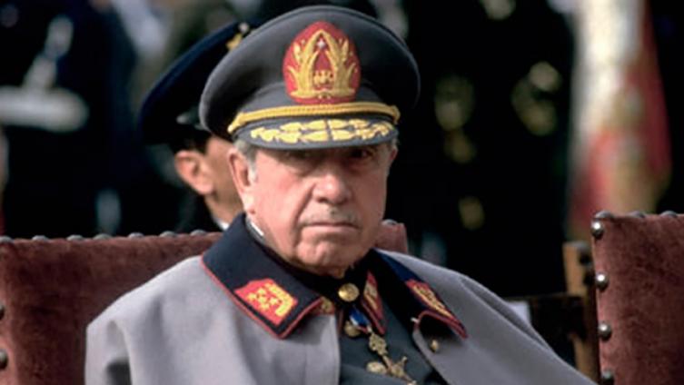 El exjefe del Ejército chileno admitió que desvió fondos públicos para mantener a Pinochet