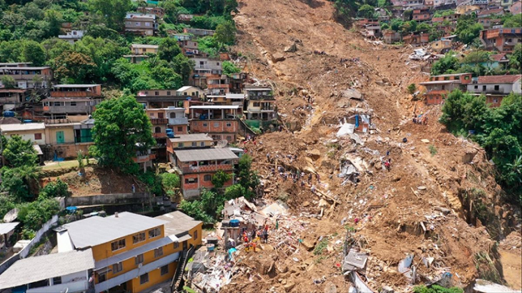Petrópolis: ascienden a 130 los muertos en y hay 218 desaparecidos en Brasil