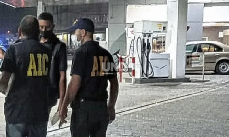 Balearon a tres personas en una estación de servicio en la ciudad 