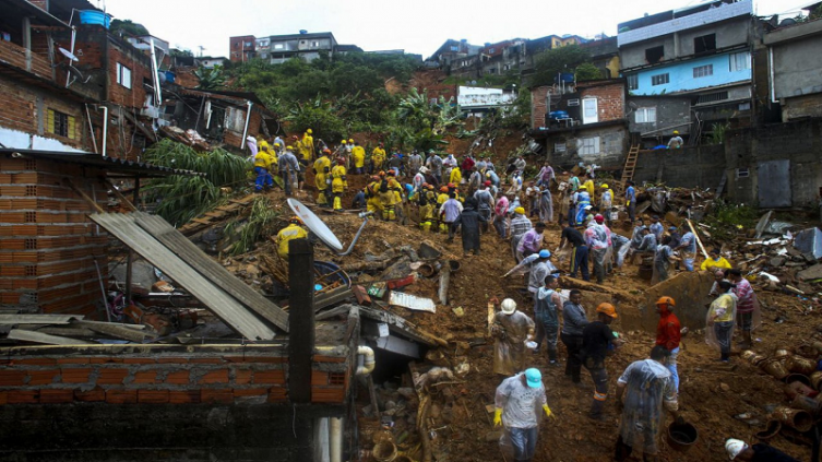 Son 146 los muertos por los deslaves e inundaciones en Brasil 