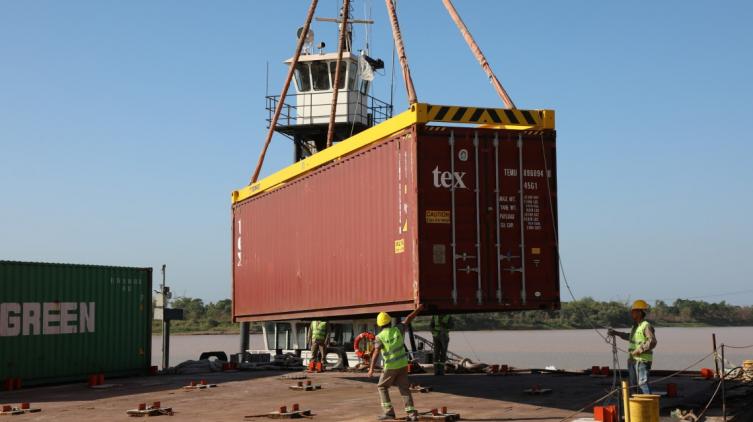 Se realizan nuevos embarques de contenedores en el Puerto 