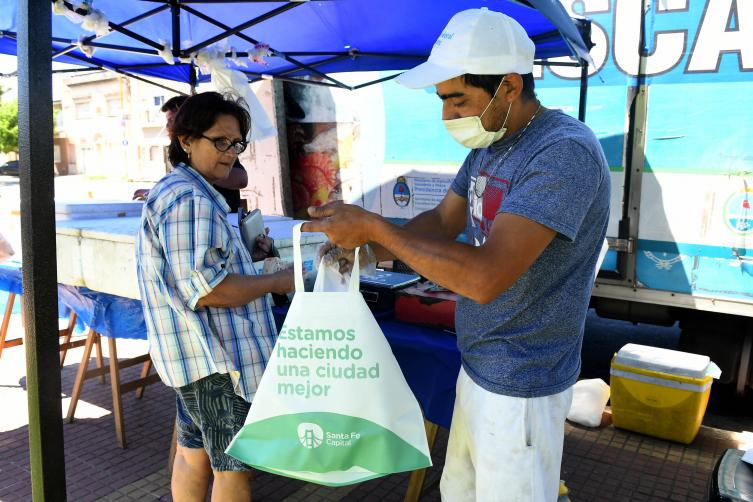 Vuelve la venta de pescado de mar a precios populares en ferias 
